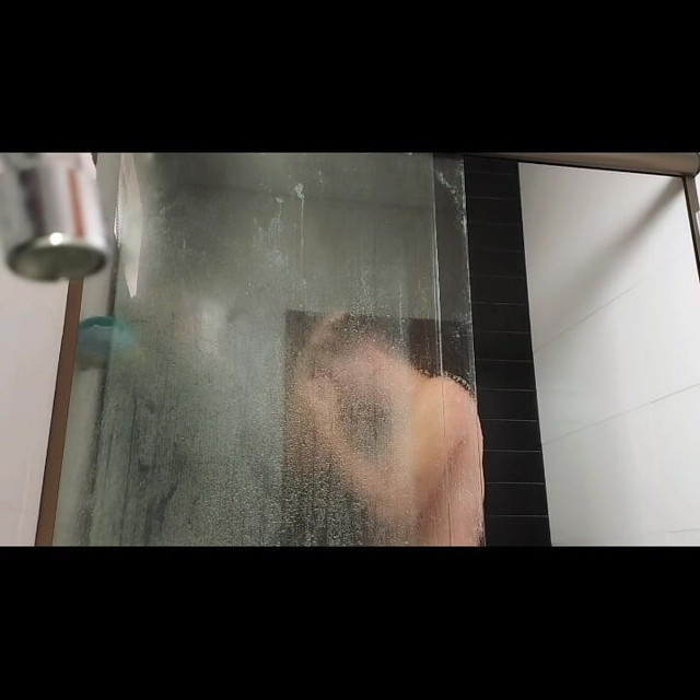 I Took a Shower but I Put My Cell Phone in the Wrong Position (Marcosninfo)