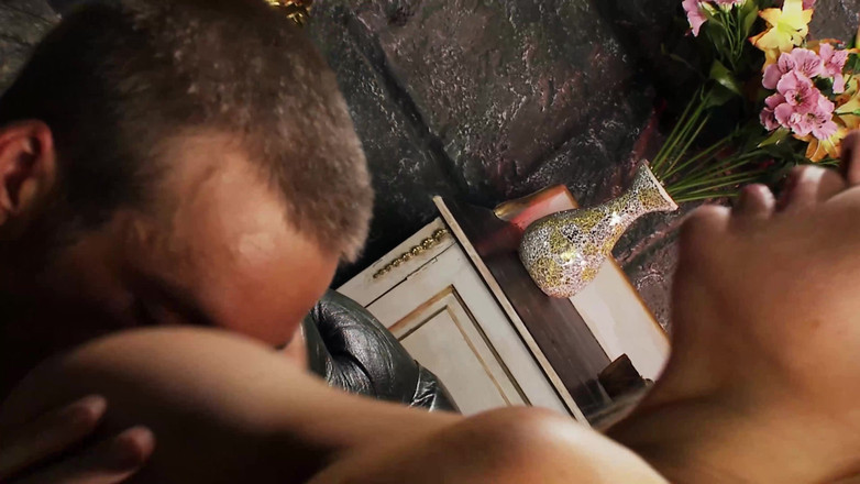 THAGSON: 丰满的金发女郎场景-3 穿着内衣的丰满金发女郎穿着内裤做爱