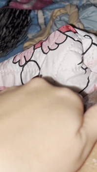 Mamă singură trimite video fostului ei în timp ce se masturbează