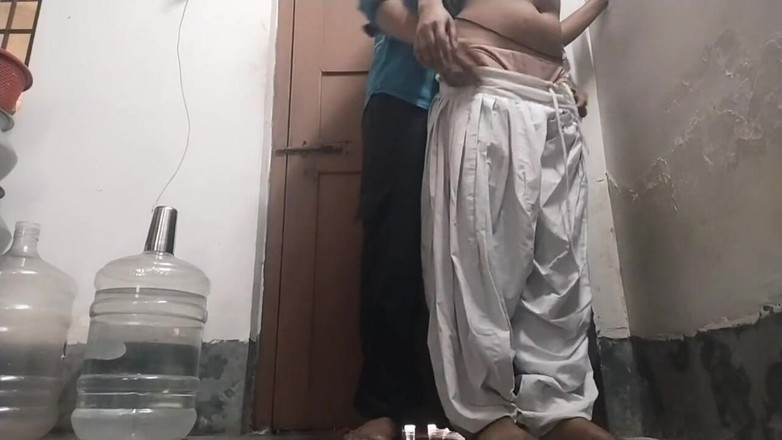 Nazima Khan: Indická vysokoškolačka a učitel