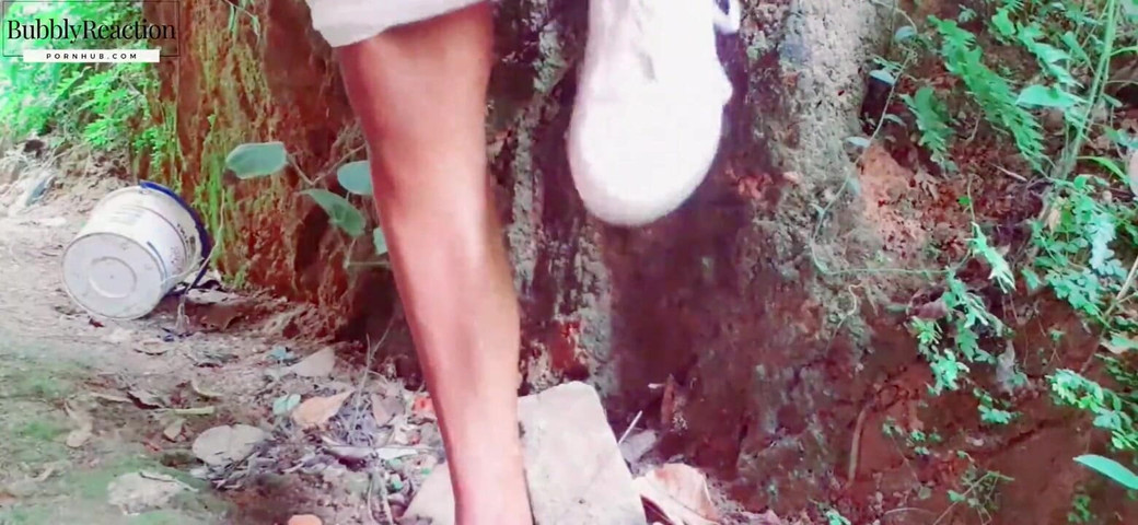 Sri Lankan Girl Outdoor Pissing Sinhala Voice (Bubbly reaction) Sri Lankan Girl Outdoor Pissing Sinhala Voice (Bubbly reaction)