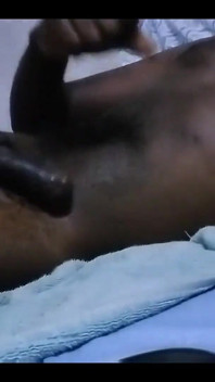 Azgın zenci erkek porno izlerken büyük boşalma