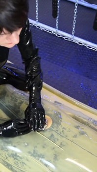Vacbed Squirting: Mistressae Zabawy z Tranluscent Vacbed i lejka