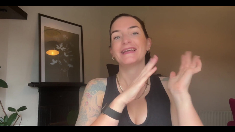 Adreena Winters: 그것은 거의 록토버입니다. 자지가 잠겨 있고 지갑이 열려 있고 내 것을 수집하고 있다는 것을 의미합니다.