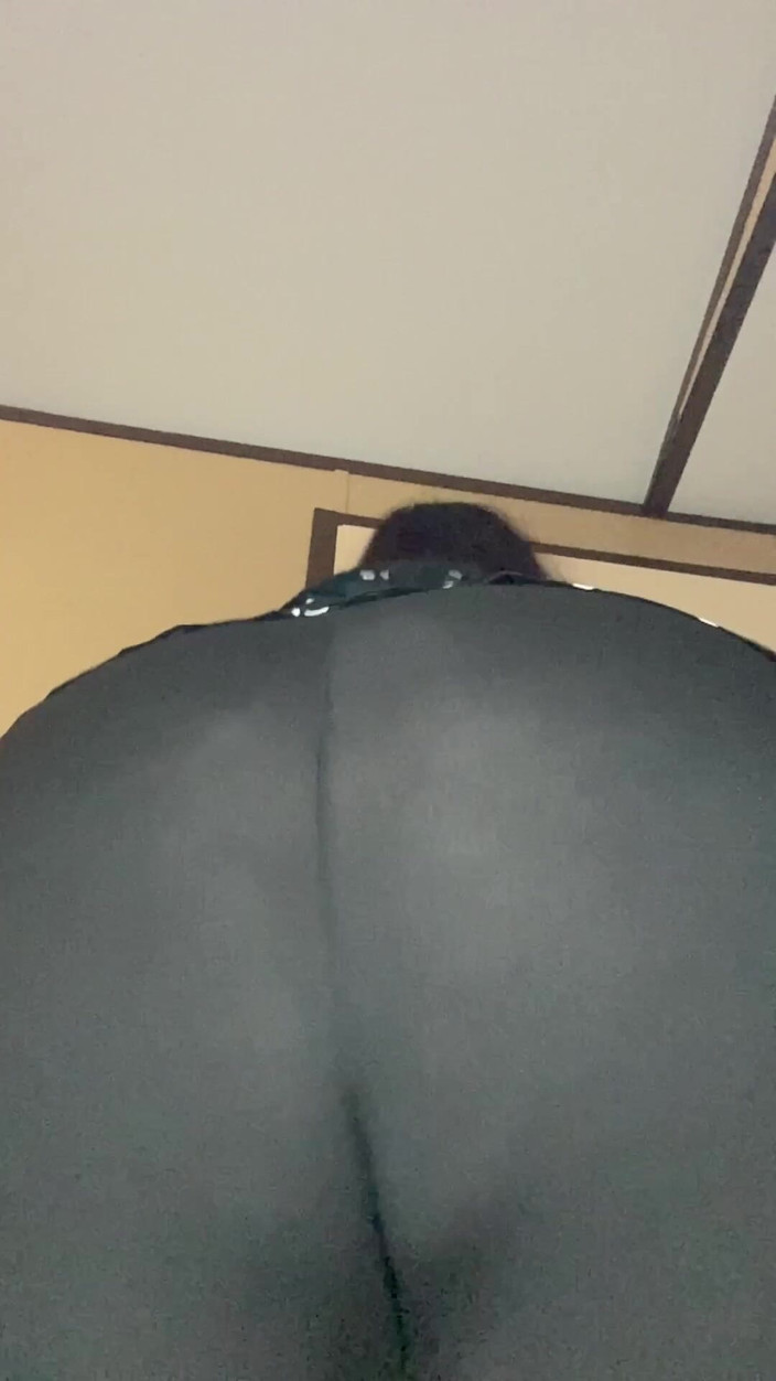 BellaBlast: Mông nhỏ giọt và tát trong quần legging trong khi...