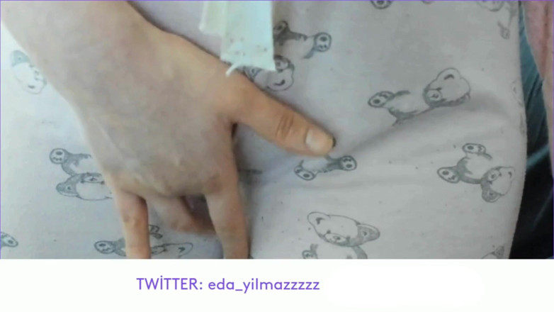 bigass_sexy_bigboobs: Cameltoe- masturberen met pyjama- poesje wrijven met pyjama
