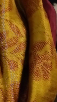 Bhabhi wstawił zabawkę erotyczną do cipki i wyjął sok z cipki