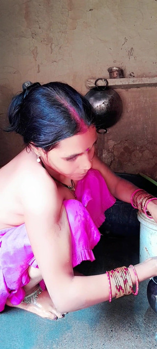 Renudbf: Tek başıma banyo yapıyorum. Gel benimle banyo yap