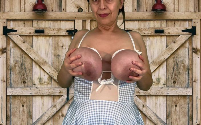 VeeVee Vixen: Peitos amarrados milf selfie sessão