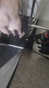 Całe ciało wypełnione strumieniami wody Rewelacyjny upper view steam szkocki prysznic