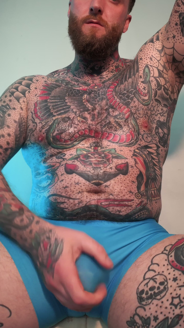 Tattooed Dom: टैटू वाली डोम पूजा वीर्य निकालना देखने का बिंदु