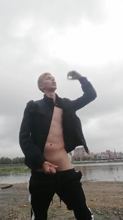 Dick Love Boys: Дрочка руками на набережній будівництві