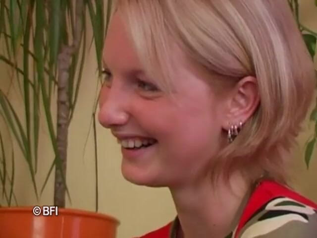 Girls enjoying girls with lesbian daydreamers: ruige lesbische penetraties.