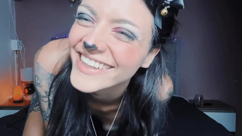 steffcrimeok: Pequena gatinha com tesão fode seu cu apertado para você