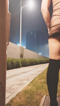 屋外でのアナルセックスとスカーティング