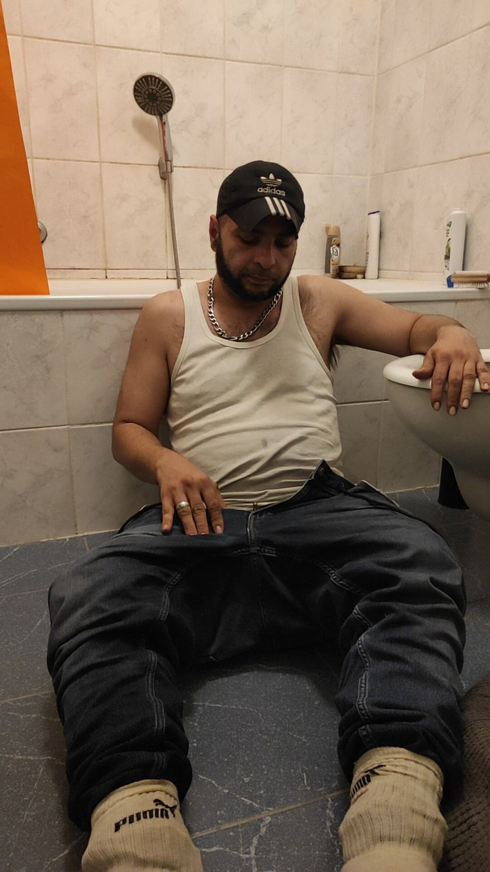 SmokedAlloy2: Martillo de cerdo sucio en él, orinando y calcetines inodoro