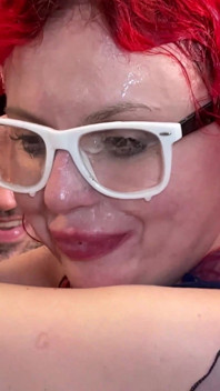 Flaco milf áspero grupo de bukkake follada en dp de pie