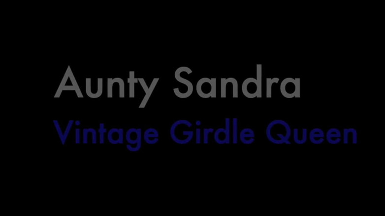 Aunty Sandra vintage girdle queen: Vgq26 makcik Sandra bertemu dengan kawan lama