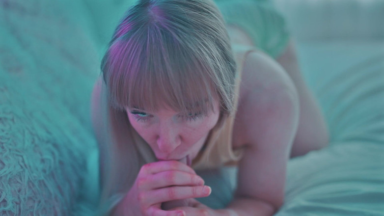 Jolie Lyon: Одна дома с новым бойфрендом мачехи