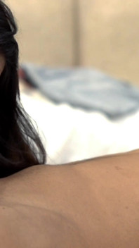 La estrella porno Tejaswini tuvo sexo duro con su hermanastro en el extranjero y se lamió el coño