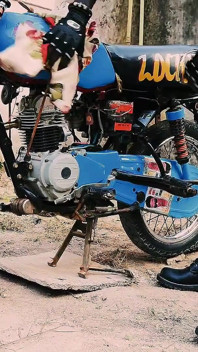 Sexig petite biker vera förför bollocks bbc att knulla på motorcykel tour
