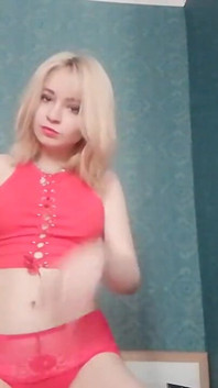 Domácí ráno s striptýzem a masturbací s orgasmem