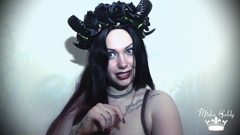 Goddess Misha Goldy: Mes lèvres - c’est une porte d’enfer ! Jouir