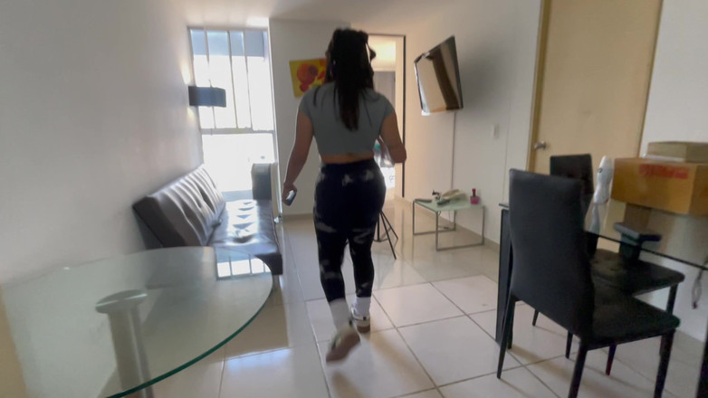 GIULIANA_BIG: Ich entdecke, dass meine stiefschwester pornos macht und wir am...