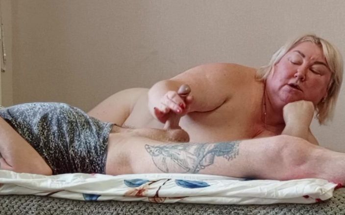 Zona901: Stiefmutter schluckt schwanz tief und schluckt sperma