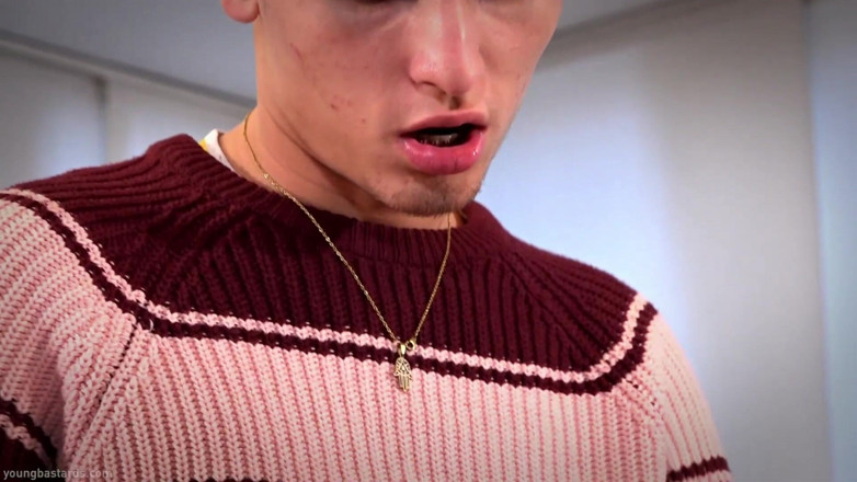 Kinky Twink: Groapa de spermă suge pula curată