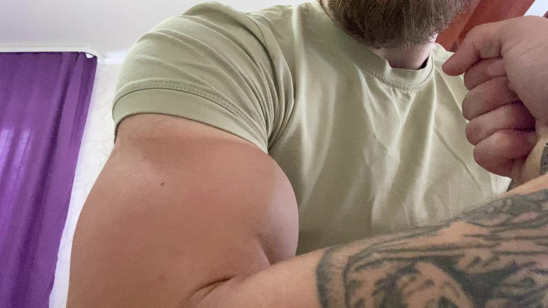 Hunky time: Adora i miei muscoli e il mio corpo peloso