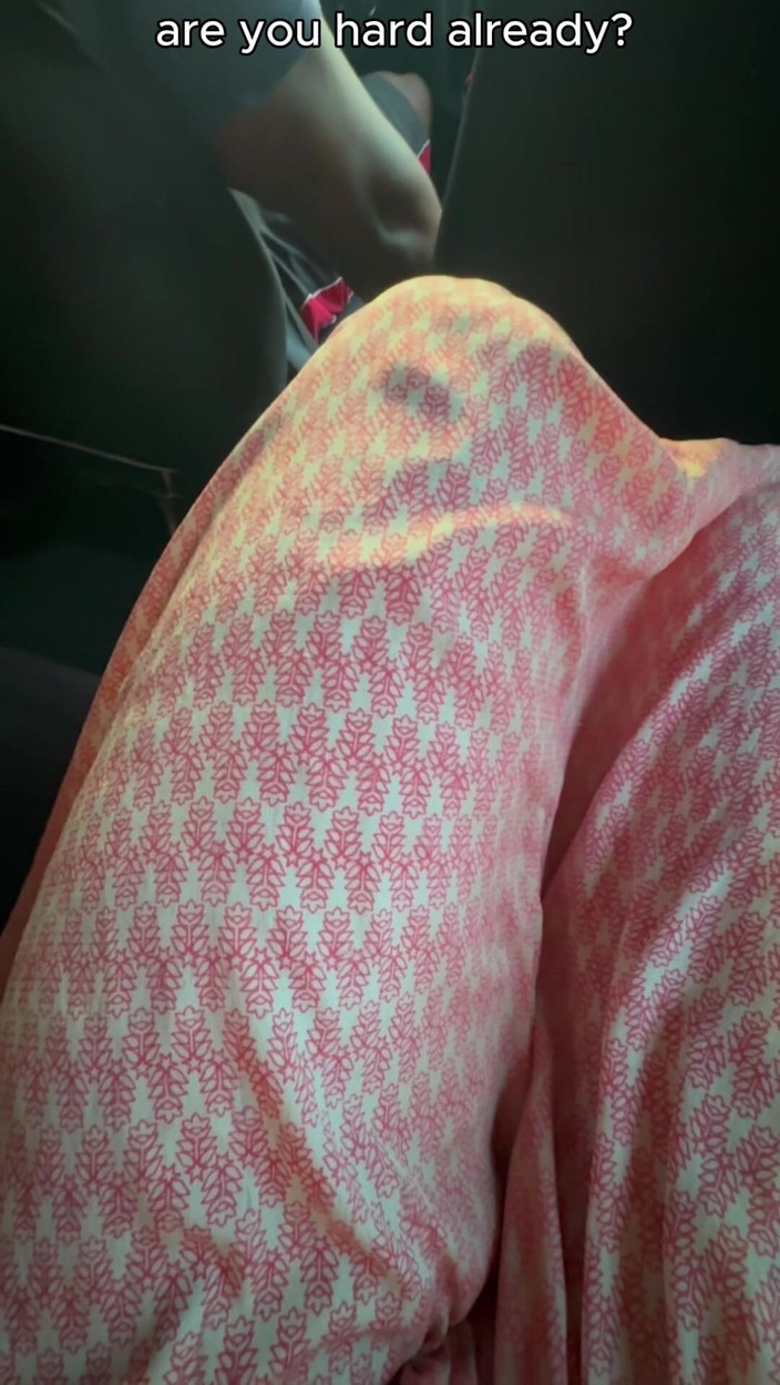 Agatha Lyra: Uber Safado runkar till mig tills jag kommer.