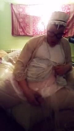 Layliana: Lingerie Cumshot