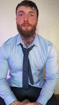 Videoclip solo cu adorare a ejaculării cu dominatoare tatuată