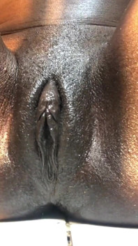 Ebony černá sexy dáma masturbuje