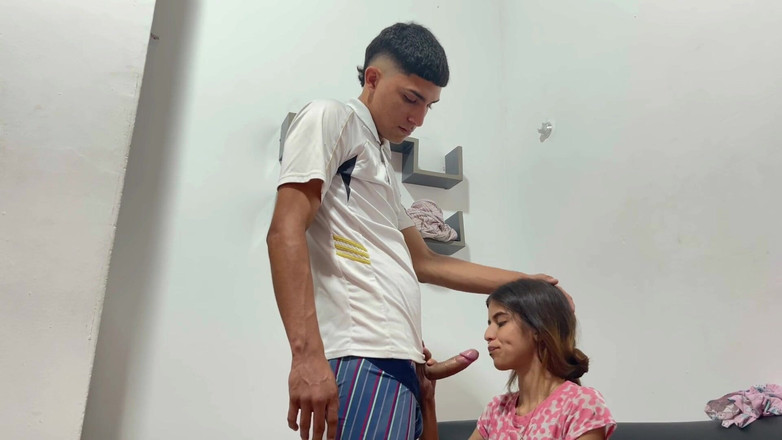 deybersex12: 私のかわいい義理の妹は部屋で自分自身を触っています、彼女は彼女を助けるには暑すぎます