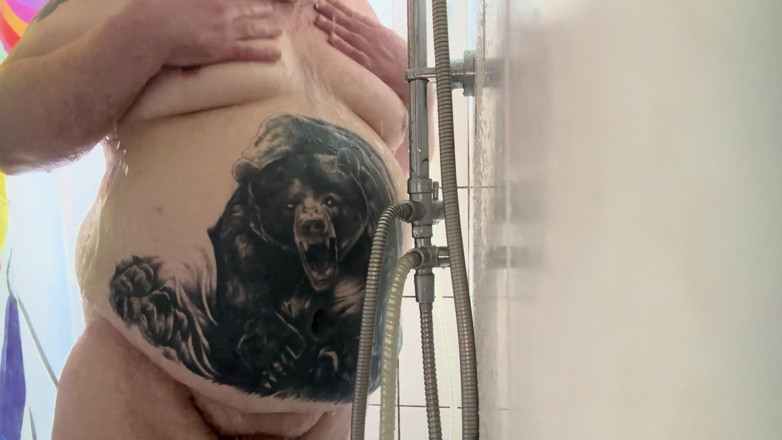 BigBearFrankfurt: I'm Relaxing in the Shower