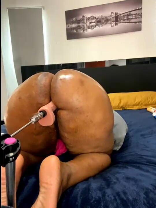 Big black clapping booties: 존나 큰 잭 오프, 에피소드 1058