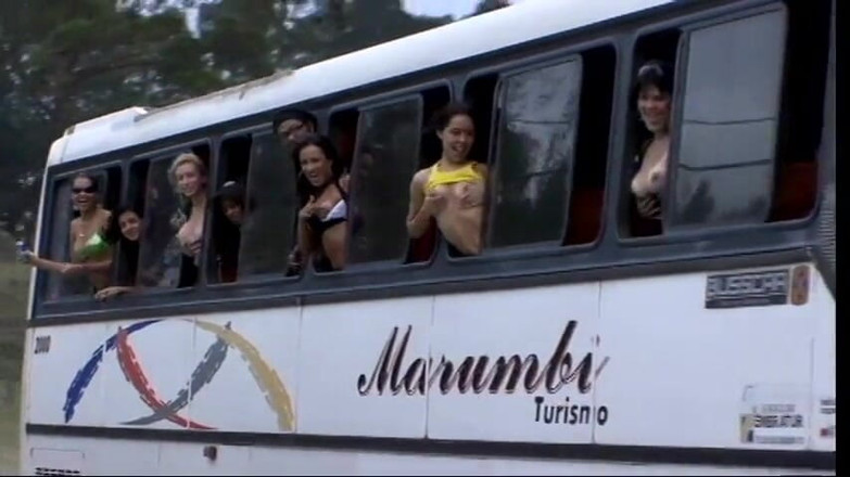 Group Bang: Femei latino pofticioase sunt futute în autobuz în sex în grup