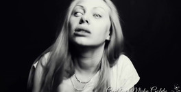 Goddess Misha Goldy: Před několika desetiletími, vědci objevili, jak otevřít bránu do jiného...