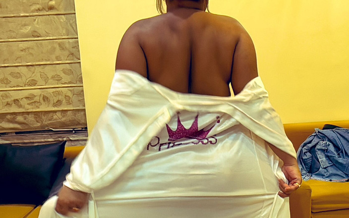 Pussy_mahi: Máš ráda čokoládu? Pak přijďte sníst Mahirl's Milkybar Chocolate