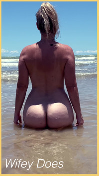 Wifey Goes Nude at Public Beach