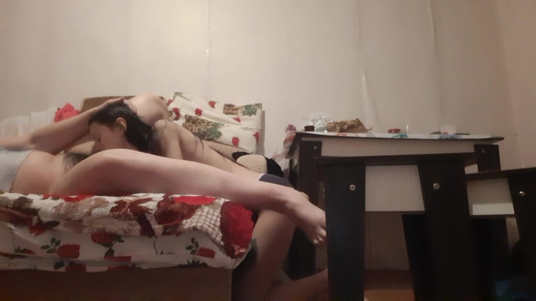 Lesbian-illusion: Awek tukang urut menghidupkan saya dan teman wanita membawa saya...