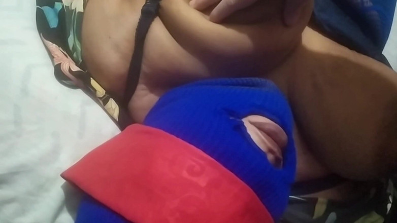 Sexsicouple: Peituda esposa sem saber chupa dois paus e engole porra