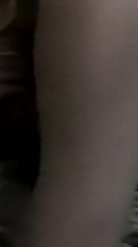 Mogen blondin sträckt vid massiv BBC fisting action