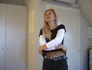Flash Model Amateurs: Stockinged milf shows her hot body at the casting