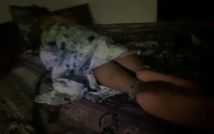 Arabicqueen: Big Ass Touching and Pressing