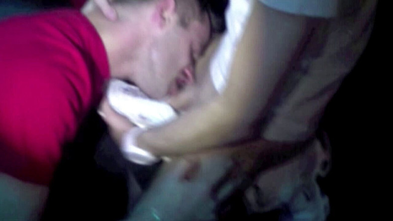 Sneaker Sex Kinky: Nohy poníží sání ptáka