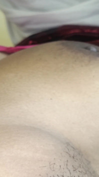 隣の妻とベッドで激しくセックス