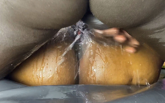 Afrocummy: Kurva, já stříkám!